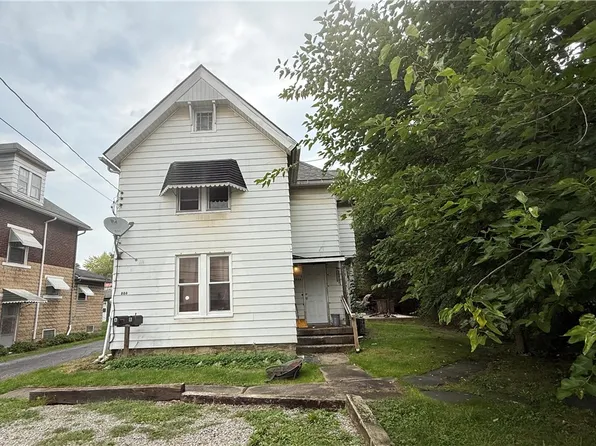 886 N Sharpsville Ave, Sharon, PA 16146
