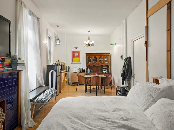 321 East 6th Street image 7 of 13