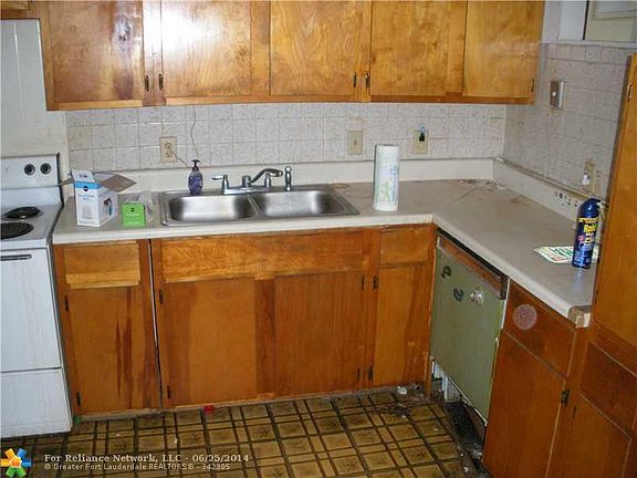 4th image of 1439 NE 28th Ct