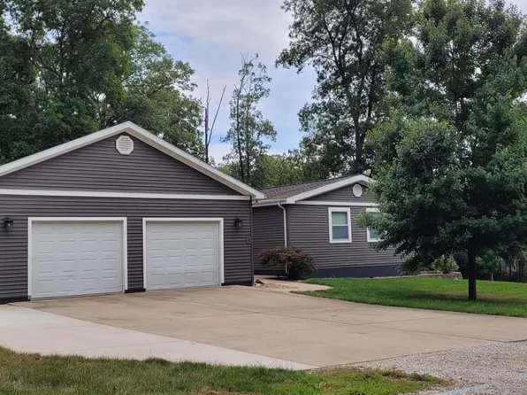 635 Parkside St, Hillsboro, IL 62049