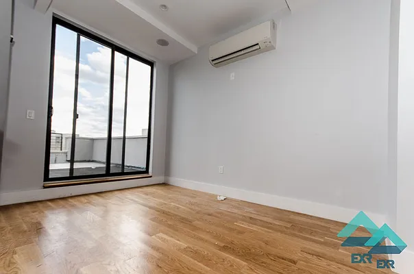 Rented by EXR | media 28