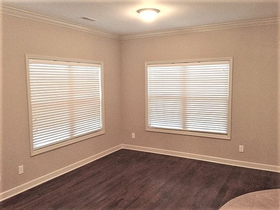 3rd image of 108 Oak Knoll Ct