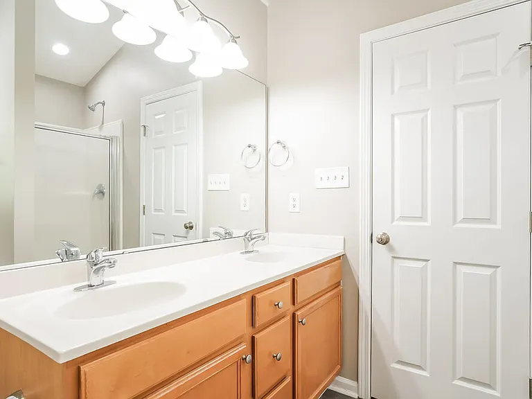 8137 Marshall Brae Dr — Photo 13
