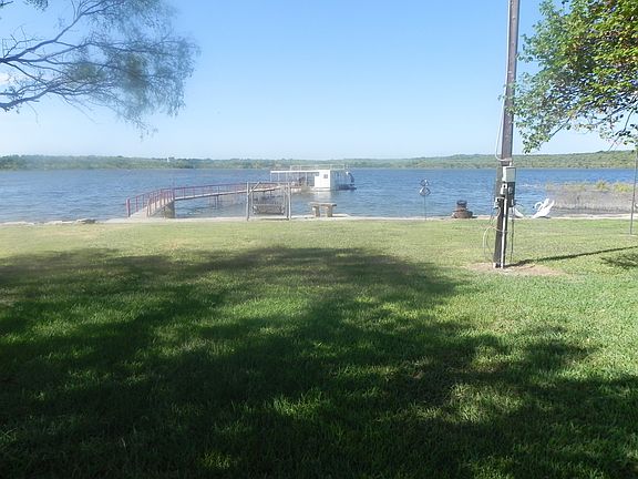 2nd image of 716 Lakeview Dr