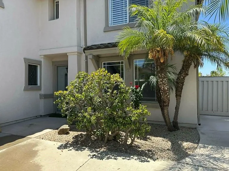 2552 Valley Waters Ct — Photo 2