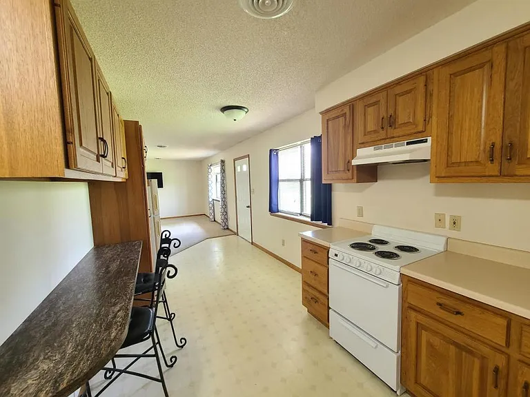 16924 Amstutz Rd — Photo 7