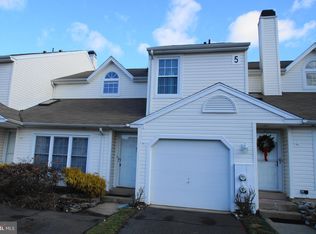 64 Banbury Ct Unit 2213J, Southampton, PA 18966