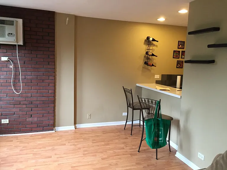 636 W Webster Ave #301 — Photo 9