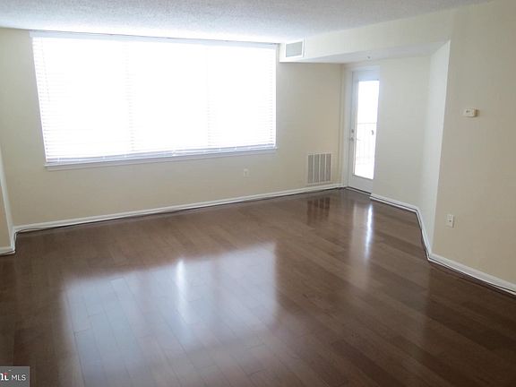 4th image of 10101 Grosvenor Pl APT 1007