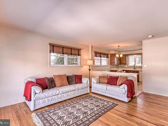 3rd image of 420 Schoolhouse Ln