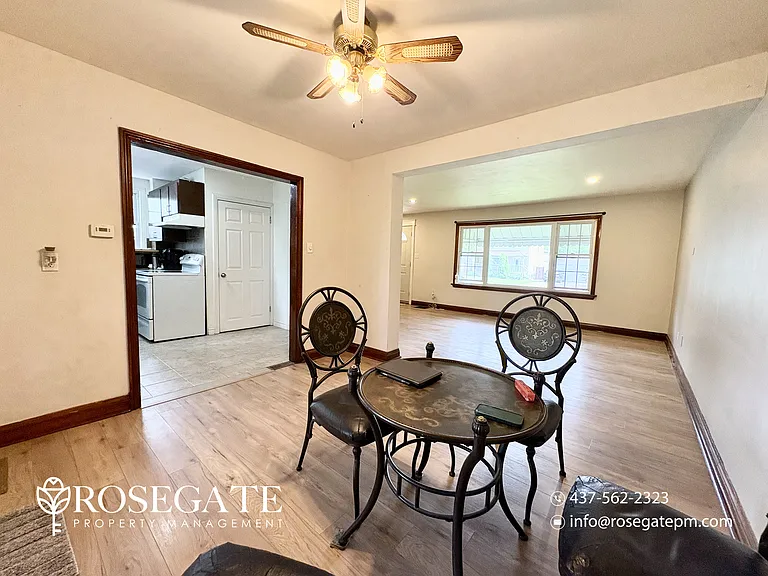 7181 Windsor Cres — Photo 4