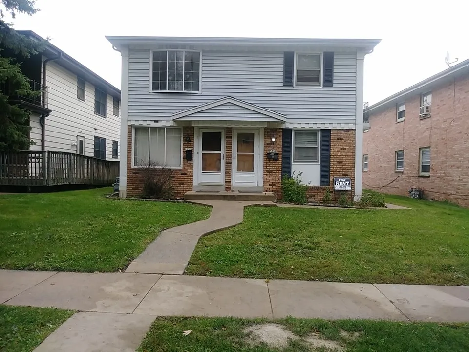 5730-5732 N 94th St
