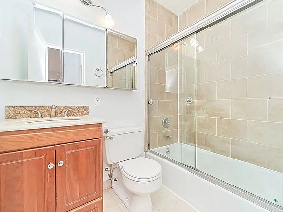 4th image of 207 E 37th St #8F_