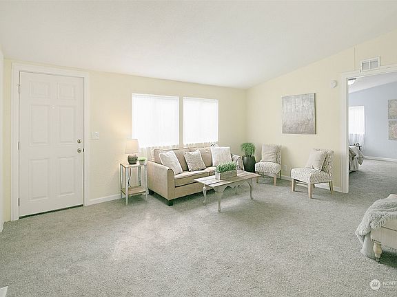 3rd image of 201 W Oakview Avenue #14
