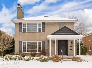 835 Harcourt Rd, Grosse Pointe Park, MI 48230