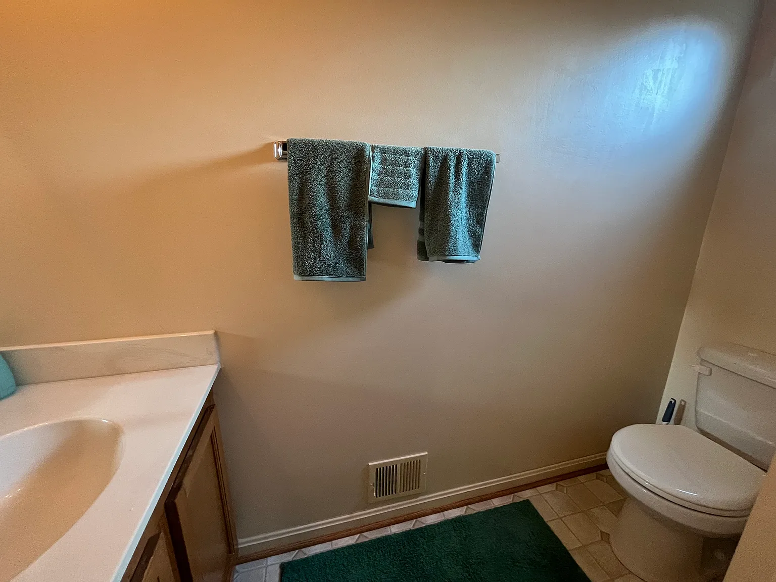3 bed, 2045 sqft, $3,000 — Photo 4