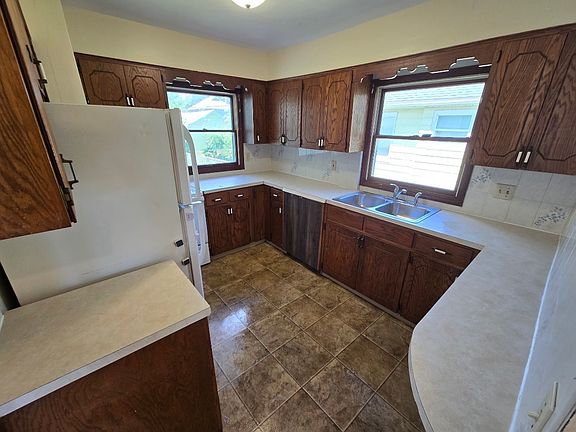 2nd image of 1536 41st St