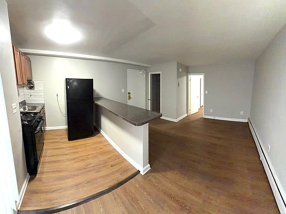 4th image of 315 W St NE APT 3