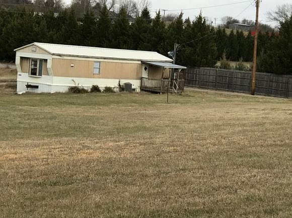 1st image of 122 Henard Ln