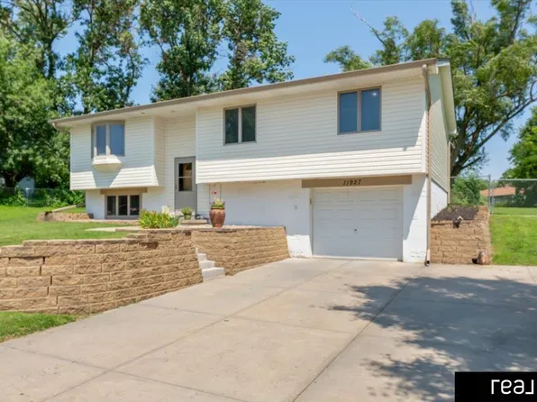 11927 N 157th Cir, Bennington, NE 68007
