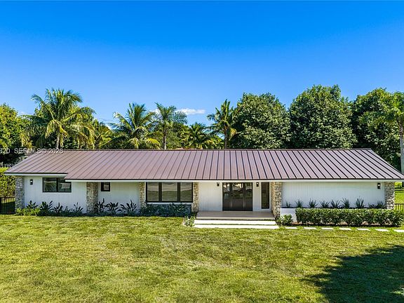 4th image of 10945 SW 75th Ct