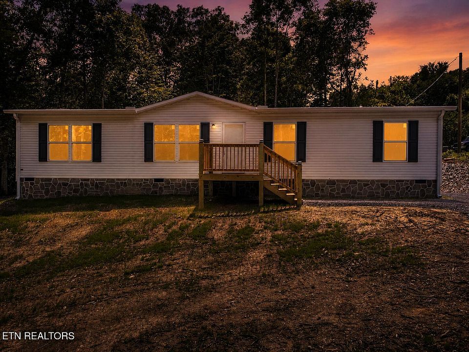 1st image of 135 Pinecrest Dr