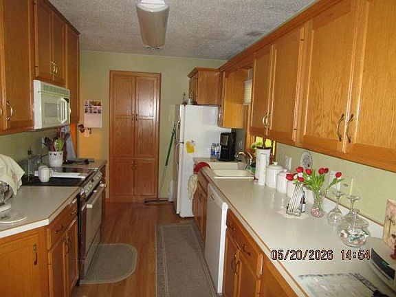 5th image of 828 2nd St N