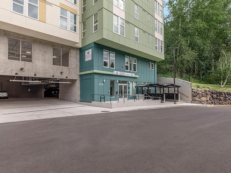 Grata at Totem Lake — Photo 12