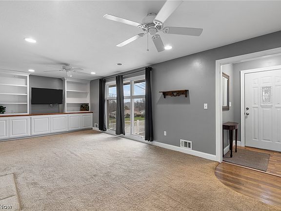 3rd image of 366 Lansing Rd