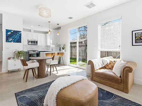 3rd image of 3112 Powell Cir