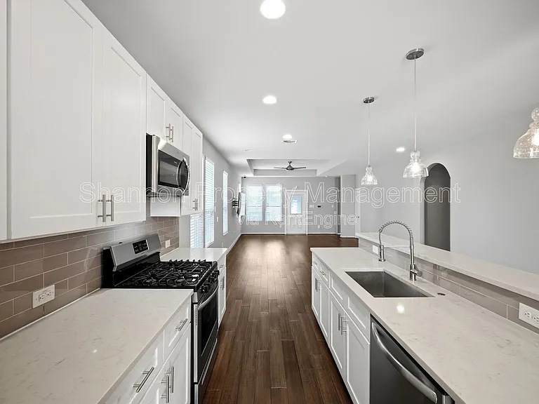 605 Dumble St — Photo 20