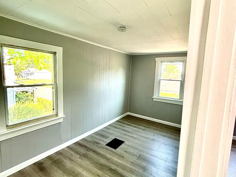 137 E High St #B — Photo 7