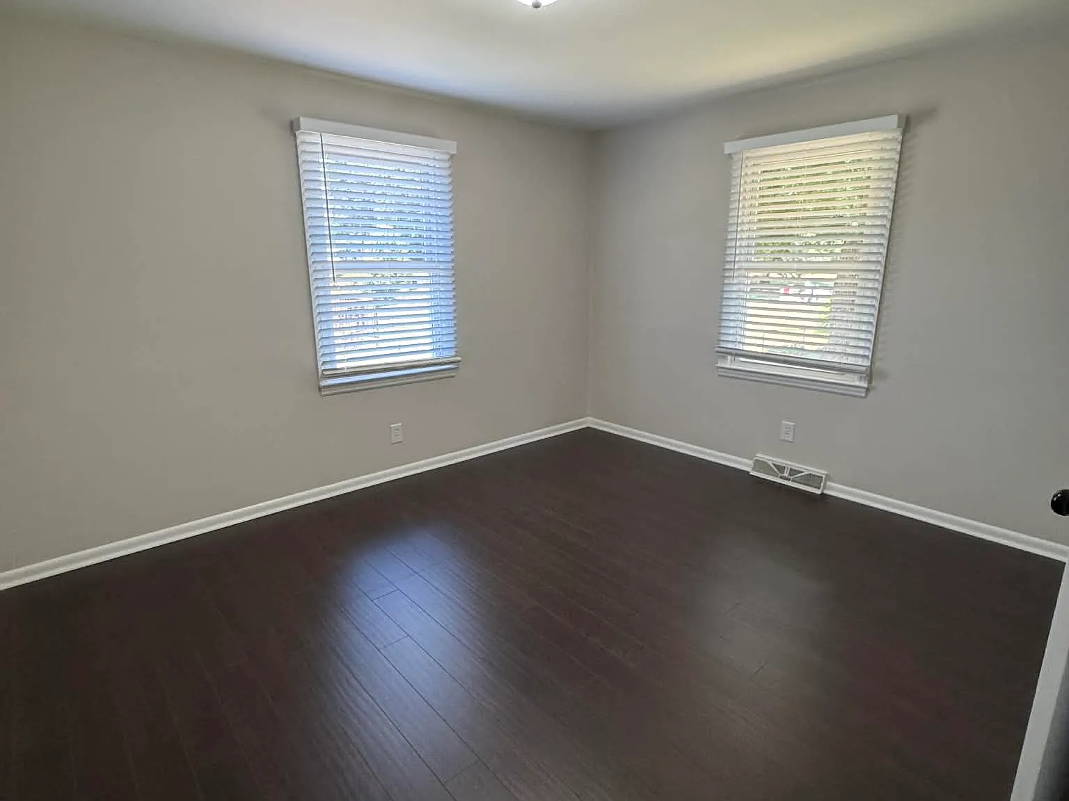 3 bed, 1.5 bath, 1404 sqft, $1,700 — Photo 4