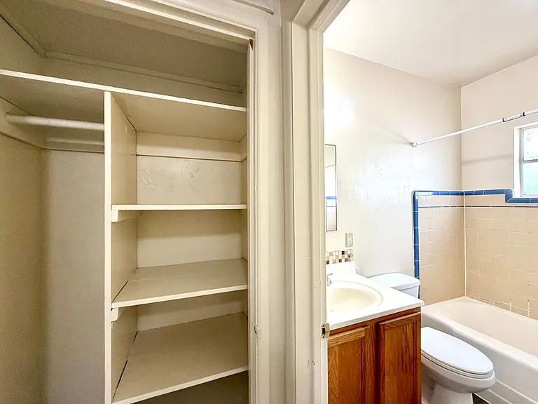 Dodge Fairmount Apartments — Photo 13