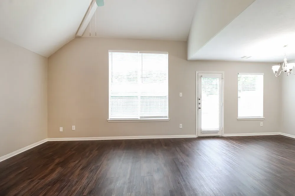 3 bed, 2.5 bath, 1351 sqft, $1,770 — Photo 4
