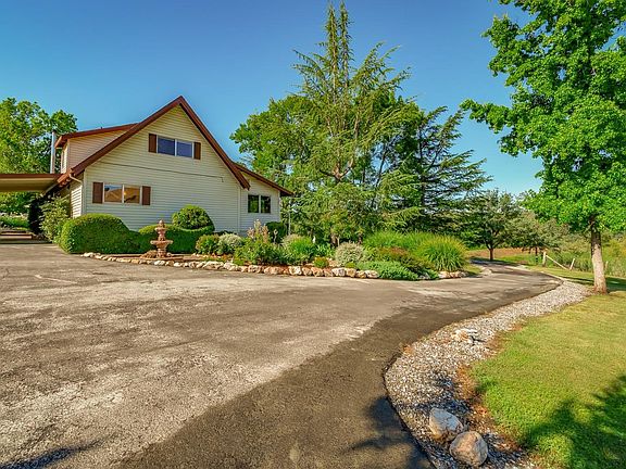 3rd image of 691 Purdy Rd
