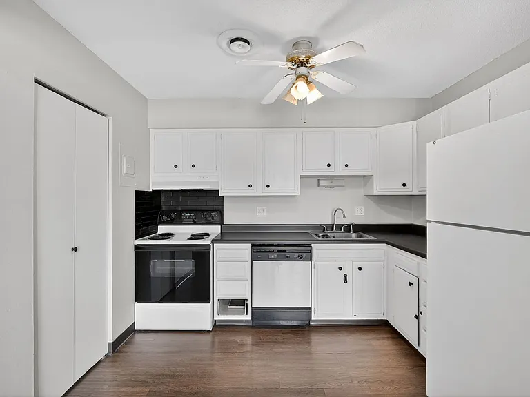 5616 Hickman Rd #5 — Photo 18