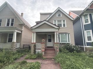 3215 N Bartlett Ave, Milwaukee, WI 53211