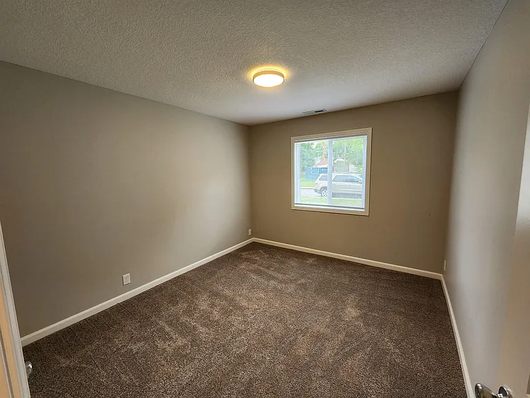 424 Nussbaum Ave — Photo 13