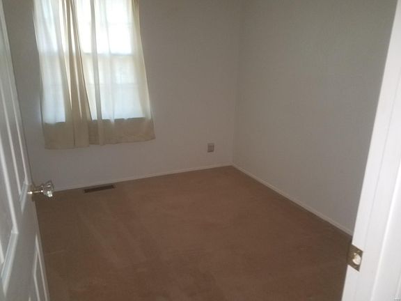 5th image of 7405 Lynn Grove Ct
