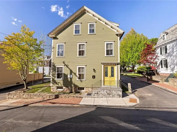 18 Barney St #2, Newport, RI 02840