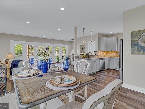 5th image of 696 Main St