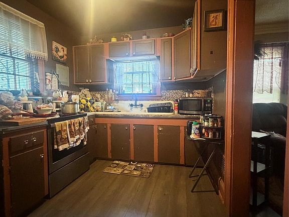 2nd image of 2918 Rush Ave