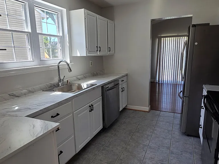 1216 Halls Chance Ln — Photo 3