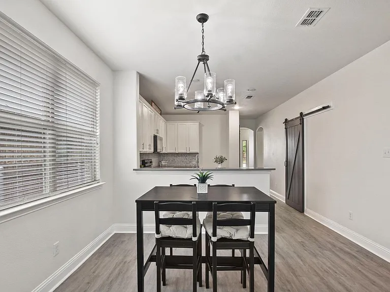 1509 Waterfall Ln — Photo 2