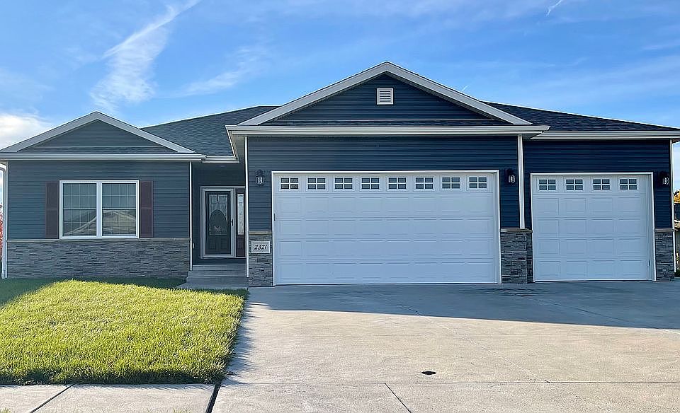 1st image of 2321 Meadow Ln