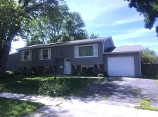 8036 Leawood Ln, Woodridge, IL 60517