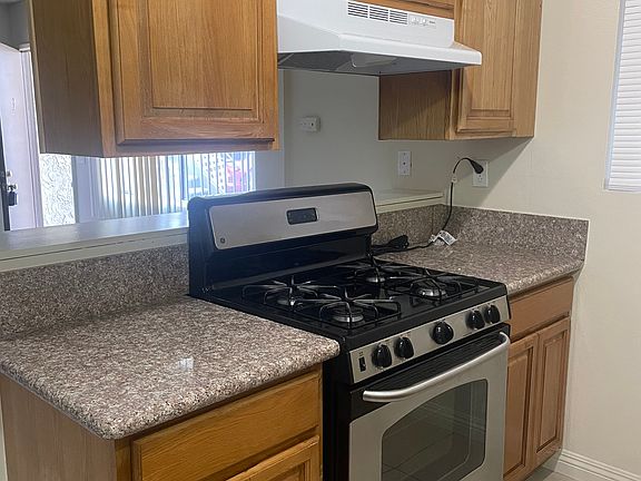 3rd image of 10422 Fern Ave #3