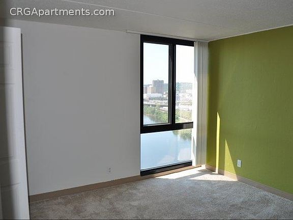 5th image of 812 Memorial Dr APT 801