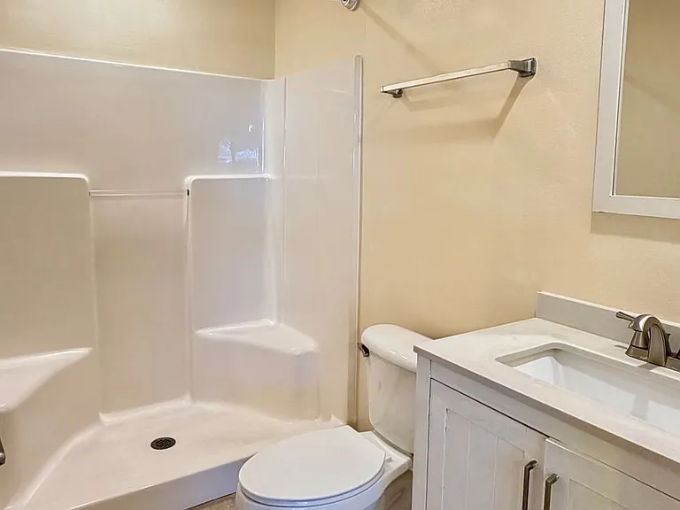160 Empress Ave #B — Photo 10